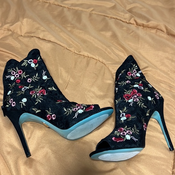 Betsey Johnson Diem Fabric Lace Floral Pump Size 8 - Picture 4 of 7